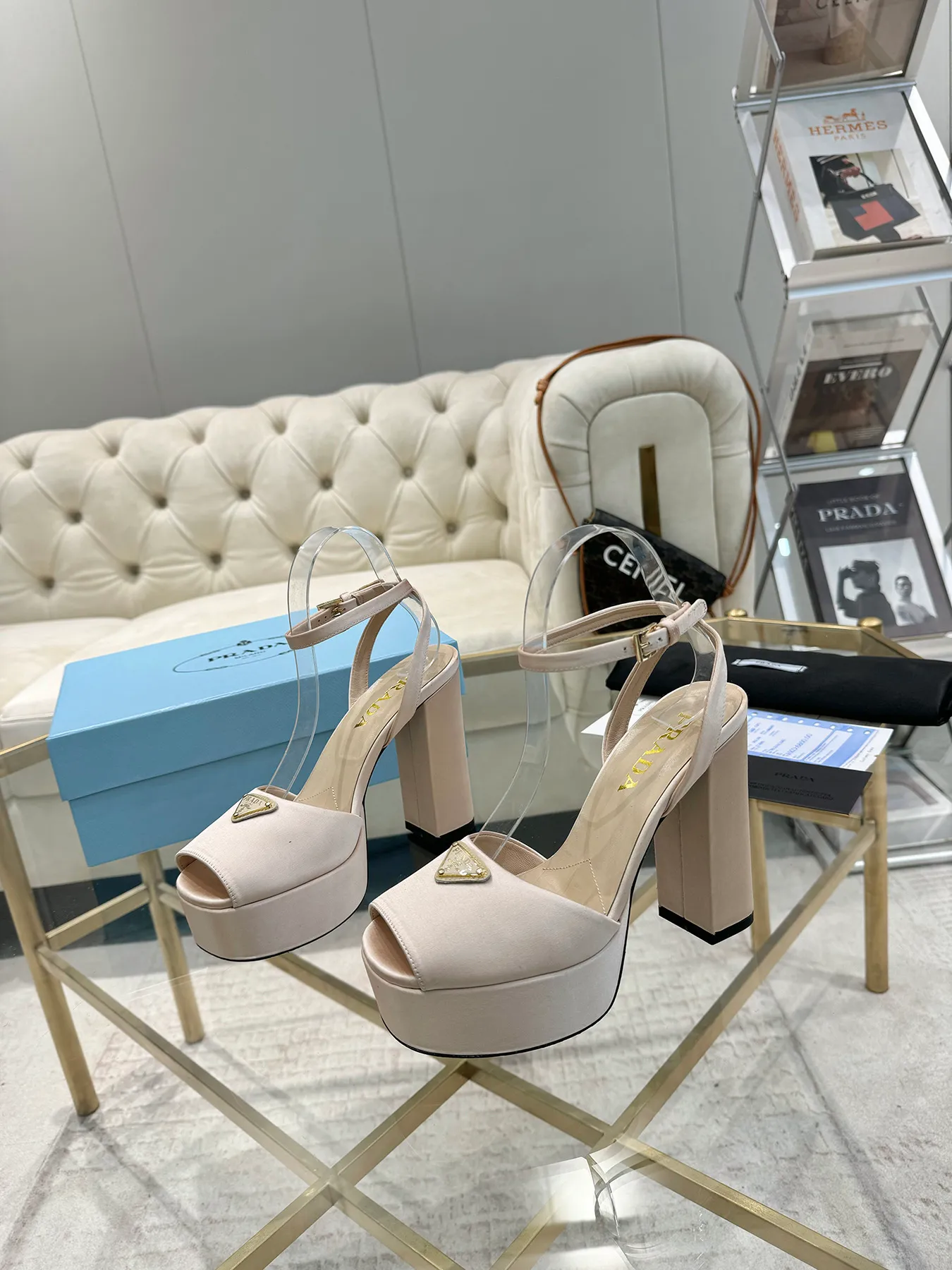 👟👟Ex-factory price 580👟👟 (imitation leather bottom-20) New arrival 👉Ready stock👈Remove the original board and make a 1:1 replica‼ ️The highest version ✅ Prada's early spring catwalk hot style 😘The latest spring style thick heel square toe water platform series (genuine leather outsole) (simulated leather sole) goddess must-have super beautiful on the feet 👉The upper is made of imported original silk, soft and textured, lining + foot pads, imported sheepskin lining, breathable and comfortable, private model water platform, heel, water platform 4M, heel height 13M Code number 35M-39M (34 40 41 42 43 is custom-made and cannot be returned or exchanged)